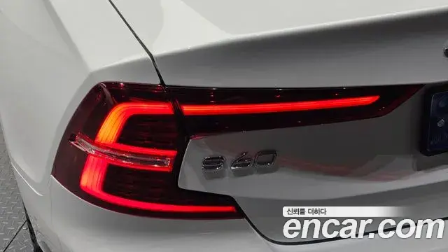 Volvo S60 2023 — Şəkil 14/38