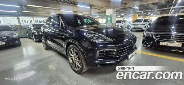 Porsche Cayenne 2021 — ფოტო 5/20