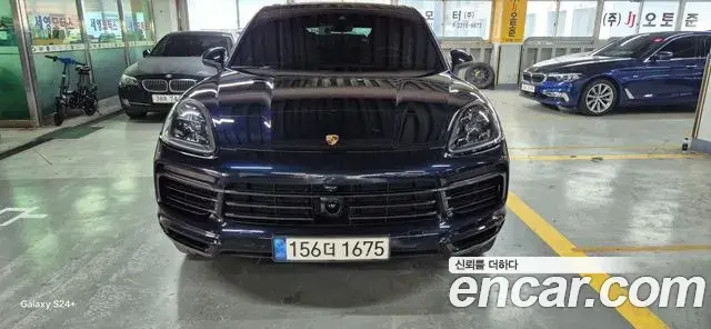 Porsche Cayenne 2021 — ფოტო 11/20
