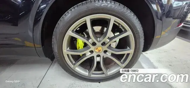 Porsche Cayenne 2021 — ფოტო 12/20