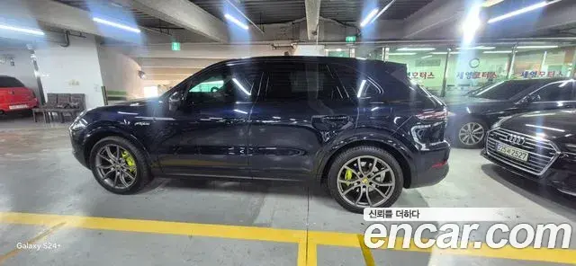 Porsche Cayenne 2021 — ფოტო 15/20