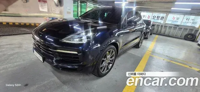 Porsche Cayenne 2021 — ფოტო 3/20