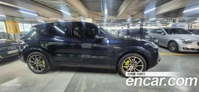 Porsche Cayenne 2021 — ფოტო 18/20