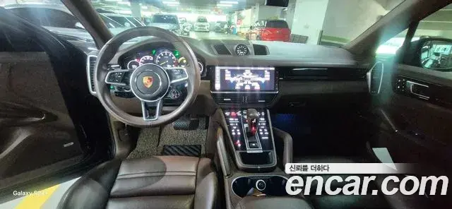 Porsche Cayenne 2021 — ფოტო 16/20