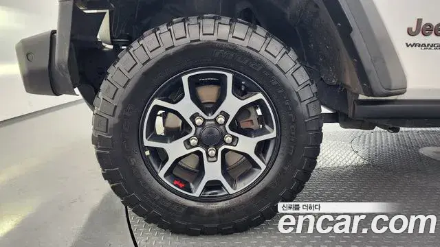 Jeep Wrangler 2019 — Şəkil 24/33