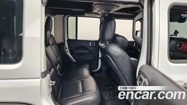 Jeep Wrangler 2019 — Şəkil 27/33