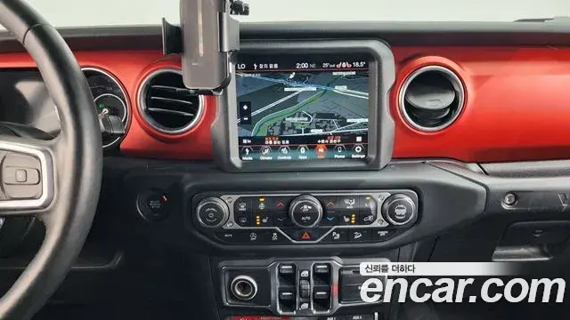 Jeep Wrangler 2019 — Şəkil 8/33