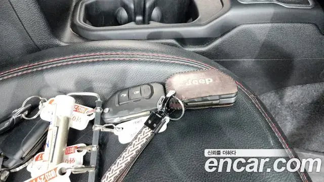 Jeep Wrangler 2019 — Şəkil 11/33