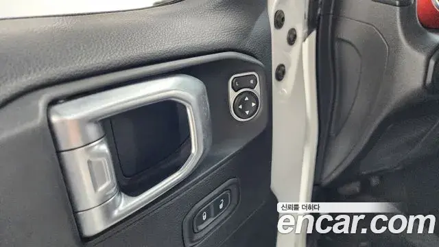 Jeep Wrangler 2019 — Şəkil 29/33