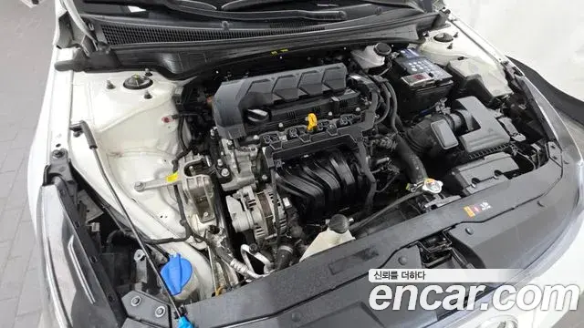 Hyundai The New Avante Hybrid 2022 — Şəkil 27/30