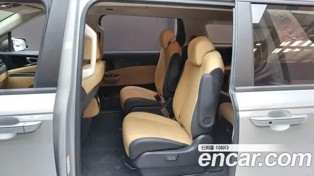 Kia Carnival 2021 — Şəkil 13/29