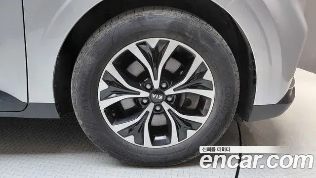 Kia Carnival 2021 — Şəkil 24/29