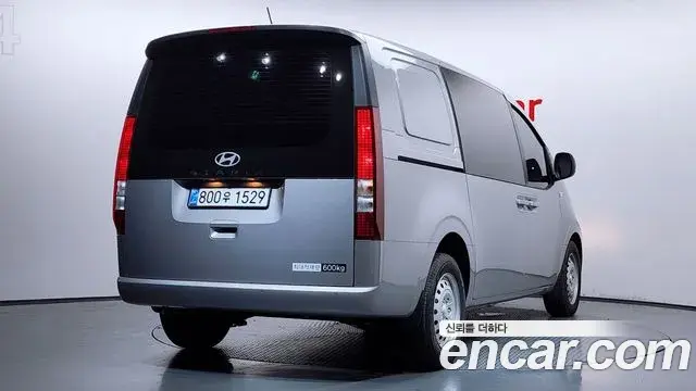 Hyundai Staria 2025 — Фото 1/20