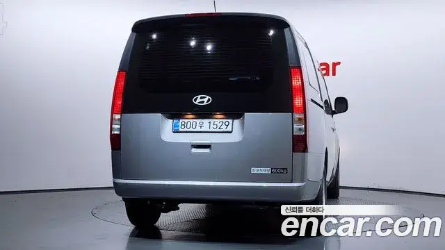 Hyundai Staria 2025 — Фото 3/20