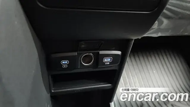 Hyundai Staria 2025 — Фото 12/20