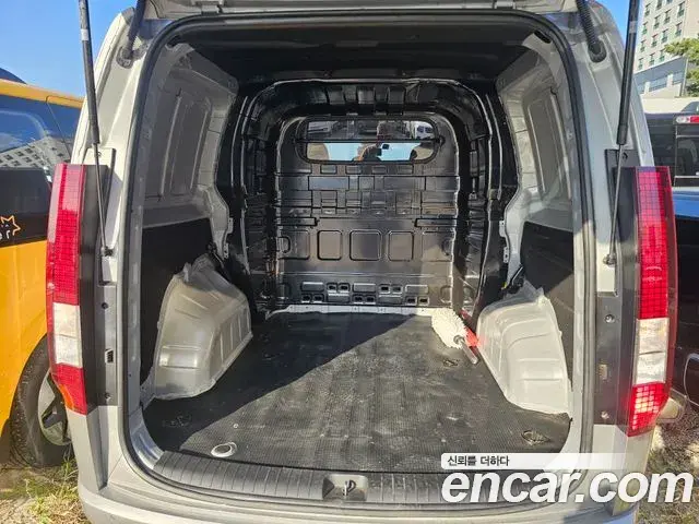 Hyundai Staria 2025 — Фото 16/20