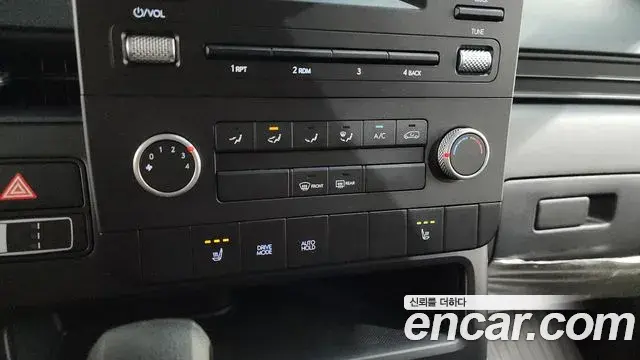Hyundai Staria 2025 — Фото 17/20
