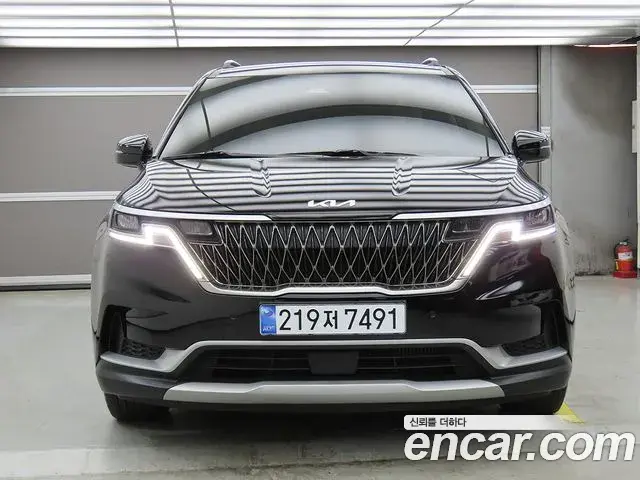 Kia Carnival 2023 — Фото 1/20