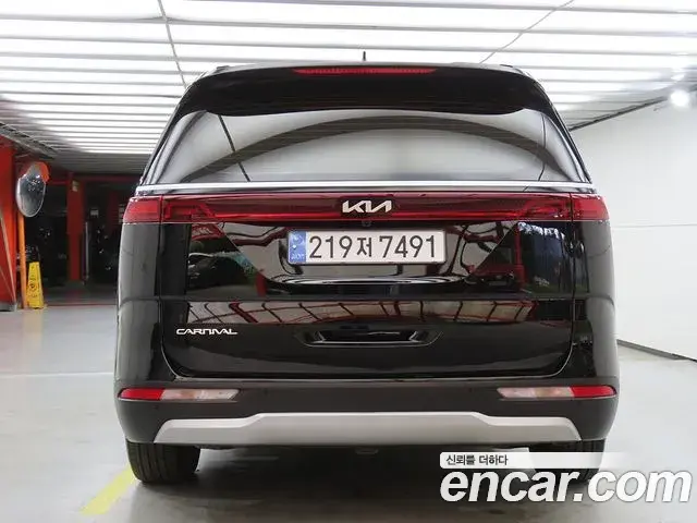 Kia Carnival 2023 — Фото 2/20