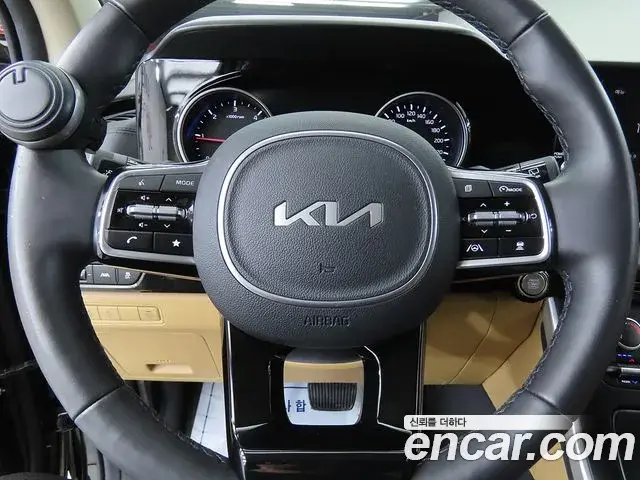 Kia Carnival 2023 — Фото 14/20