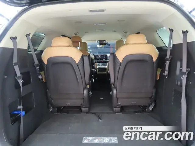 Kia Carnival 2023 — Фото 17/20