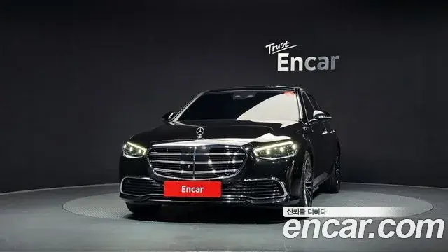 Mercedes-Benz S-Class 2024 — Photo 28/33