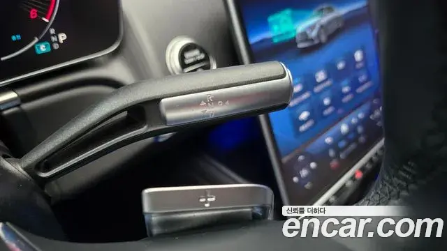 Mercedes-Benz S-Class 2024 — Photo 20/33