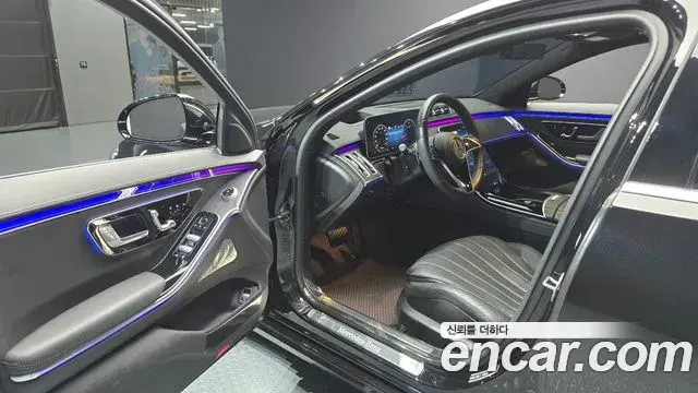 Mercedes-Benz S-Class 2024 — Photo 25/33