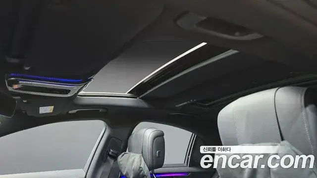 Mercedes-Benz S-Class 2024 — Photo 32/33