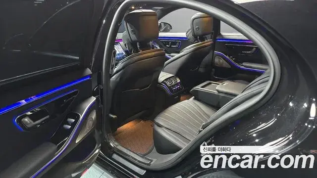 Mercedes-Benz S-Class 2024 — Photo 19/33
