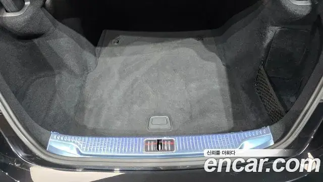 Mercedes-Benz S-Class 2024 — Photo 29/33