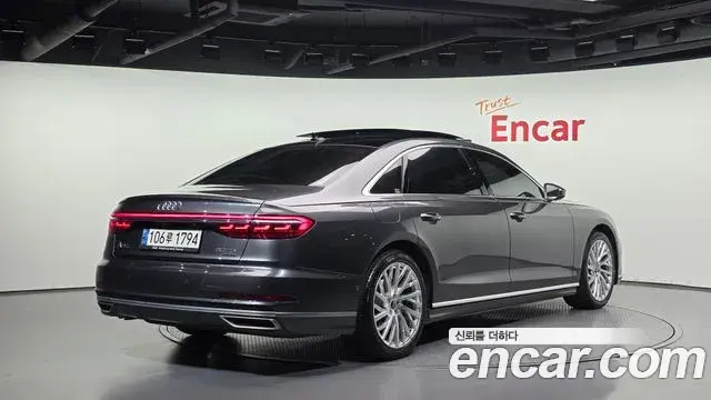 Audi A8 2021 — ფოტო 13/20