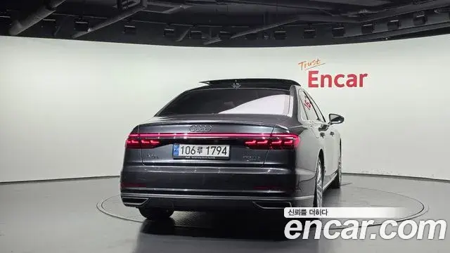 Audi A8 2021 — ფოტო 19/20