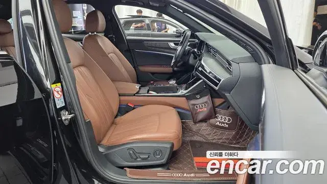 Audi A6 2021 — ფოტო 16/35
