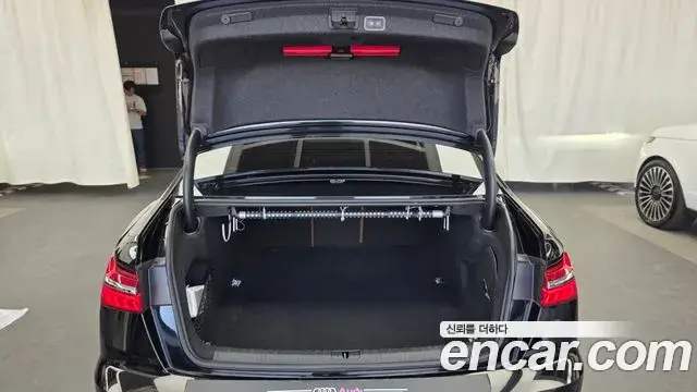Audi A6 2021 — ფოტო 8/35