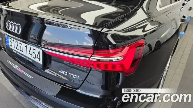 Audi A6 2021 — ფოტო 22/35