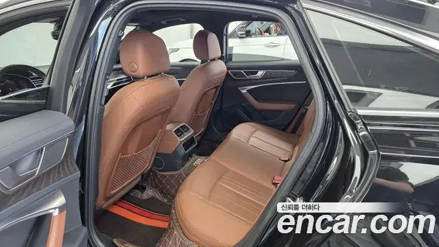 Audi A6 2021 — ფოტო 14/35