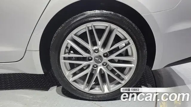 Genesis G70 2018 — ფოტო 18/31