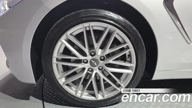 Genesis G70 2018 — ფოტო 29/31