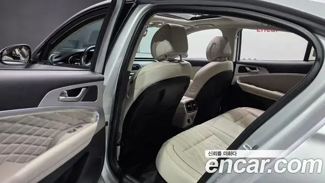 Genesis G70 2018 — ფოტო 14/31