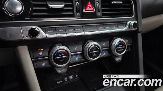 Genesis G70 2018 — ფოტო 23/31