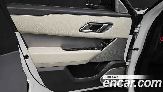Land Rover Range Rover Velar 2018 — Photo 13/33