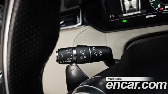 Land Rover Range Rover Velar 2018 — Photo 32/33