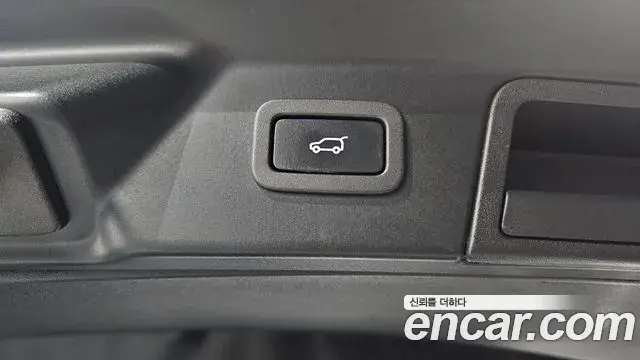Land Rover Range Rover Velar 2018 — Photo 26/33