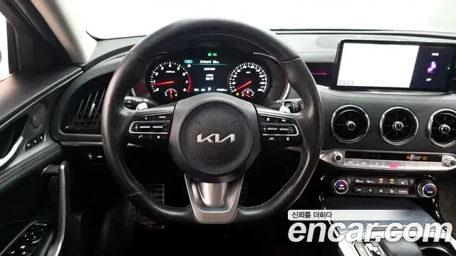 Kia Stinger 2021 — Фото 13/20