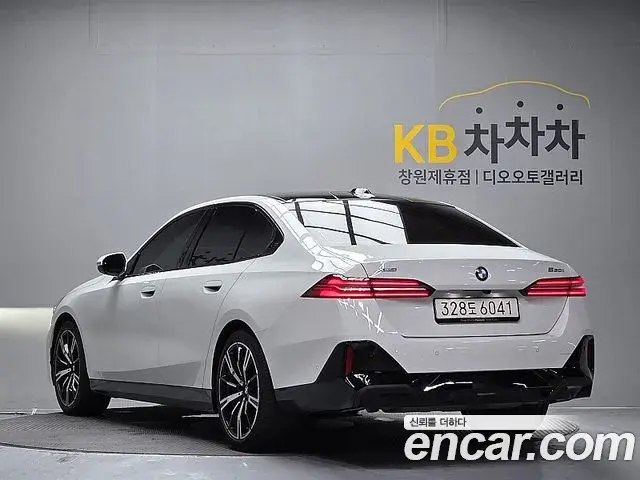 BMW 5 Series 2025 — Фото 1/20