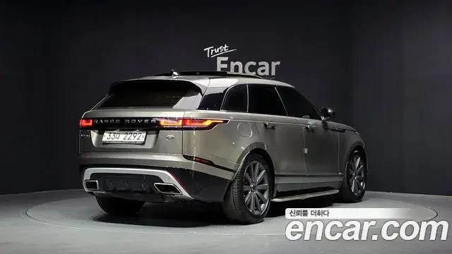 Land Rover Range Rover Velar 2018 — Şəkil 27/34