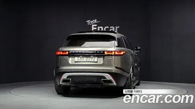 Land Rover Range Rover Velar 2018 — Şəkil 12/34