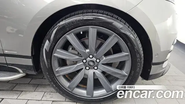 Land Rover Range Rover Velar 2018 — Şəkil 19/34
