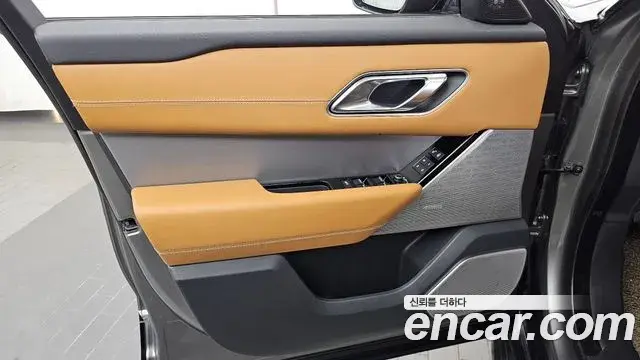 Land Rover Range Rover Velar 2018 — Şəkil 32/34
